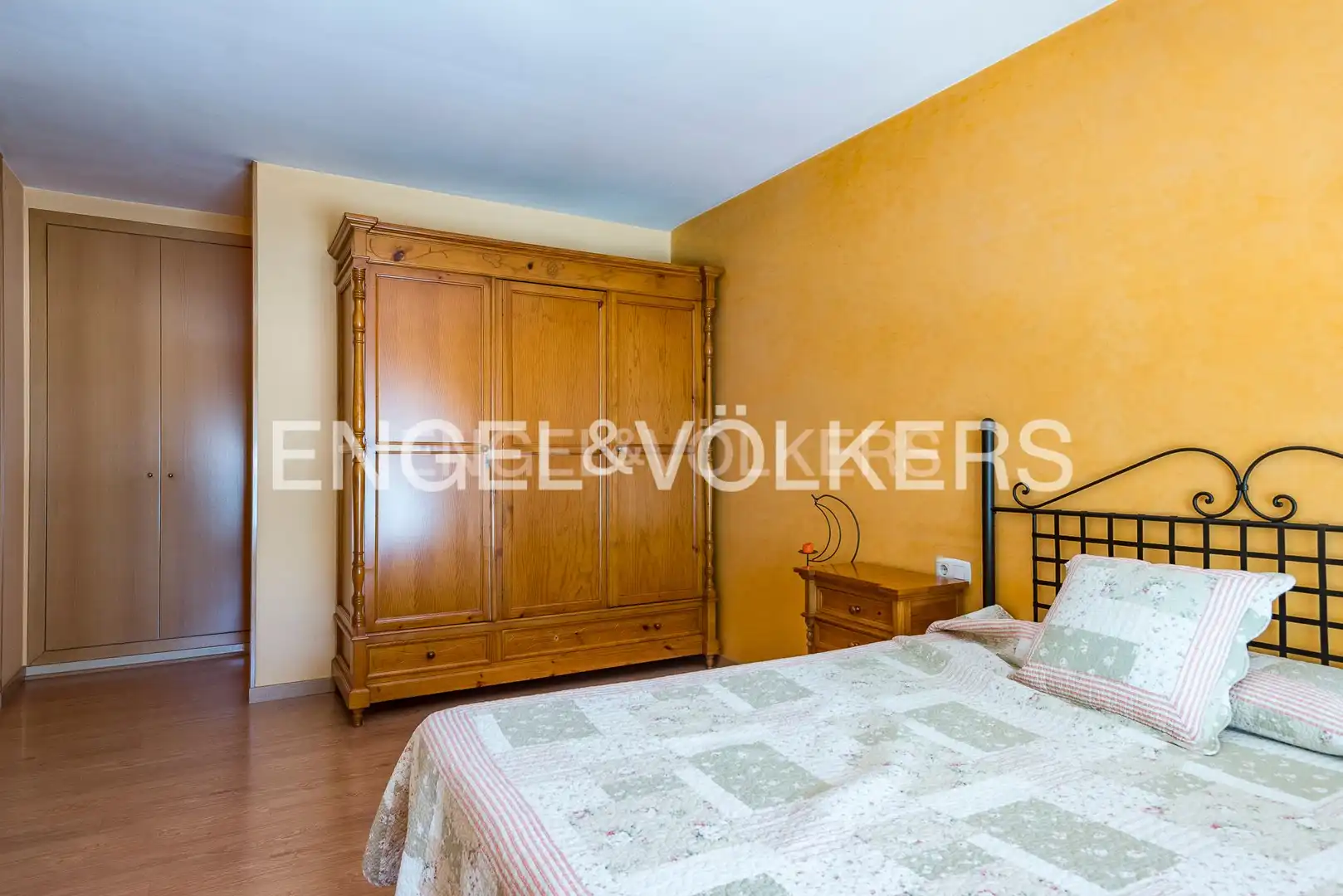 Habitación de Apartamento en venta en Sant Boi de Llobregat con Aire acondicionado, Calefacción y Parquet