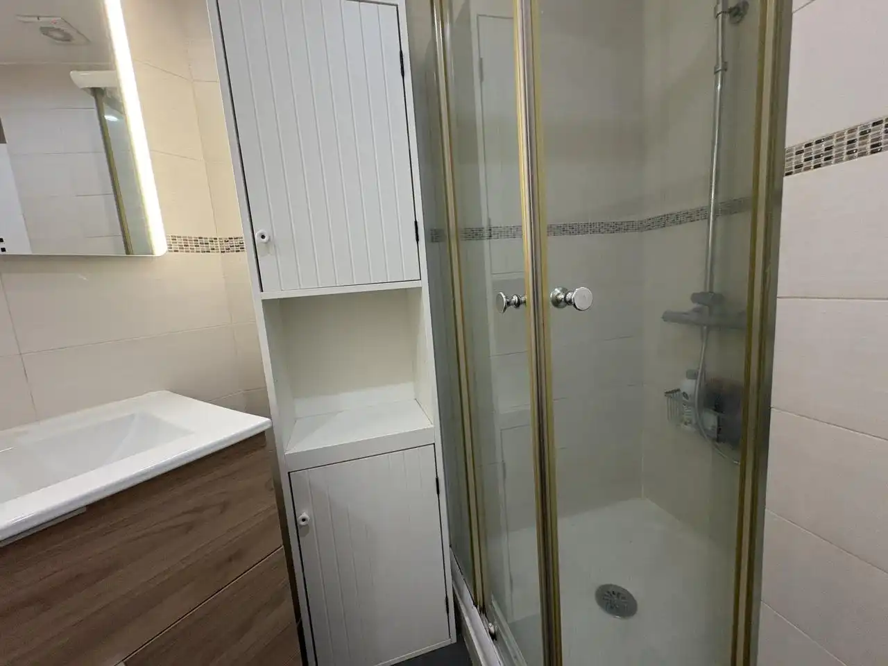 Bathroom of Flat for rent in Madrid  with Air Conditioner, Heating and Furnished