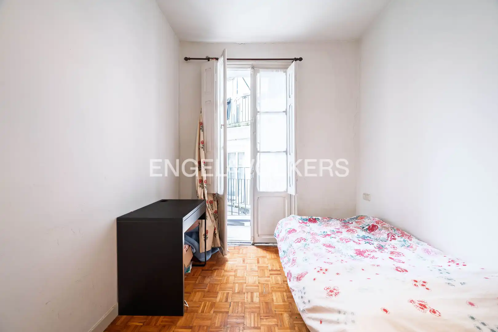 Habitación de Piso en venta en Donostia - San Sebastián  con Calefacción y Balcón
