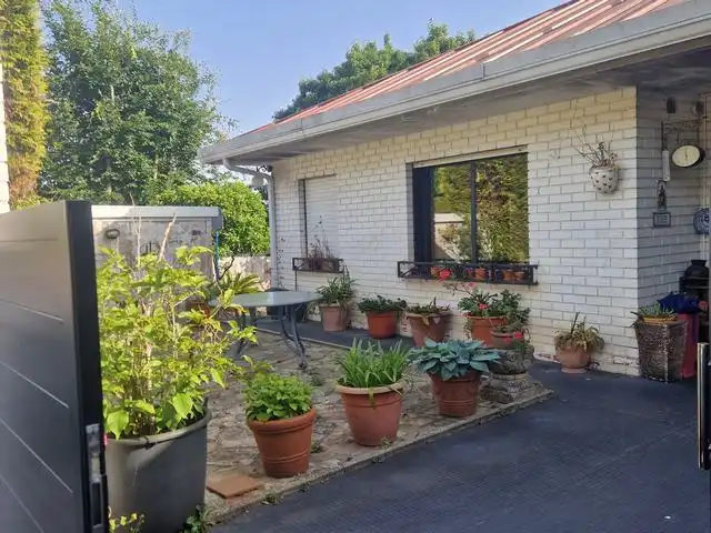 Chalet con piscina en venta en Calle Roble, imagen 2