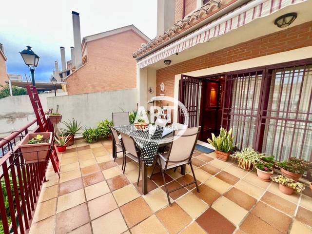 Casa adosada en Venta en Conde Berbedel en Centro