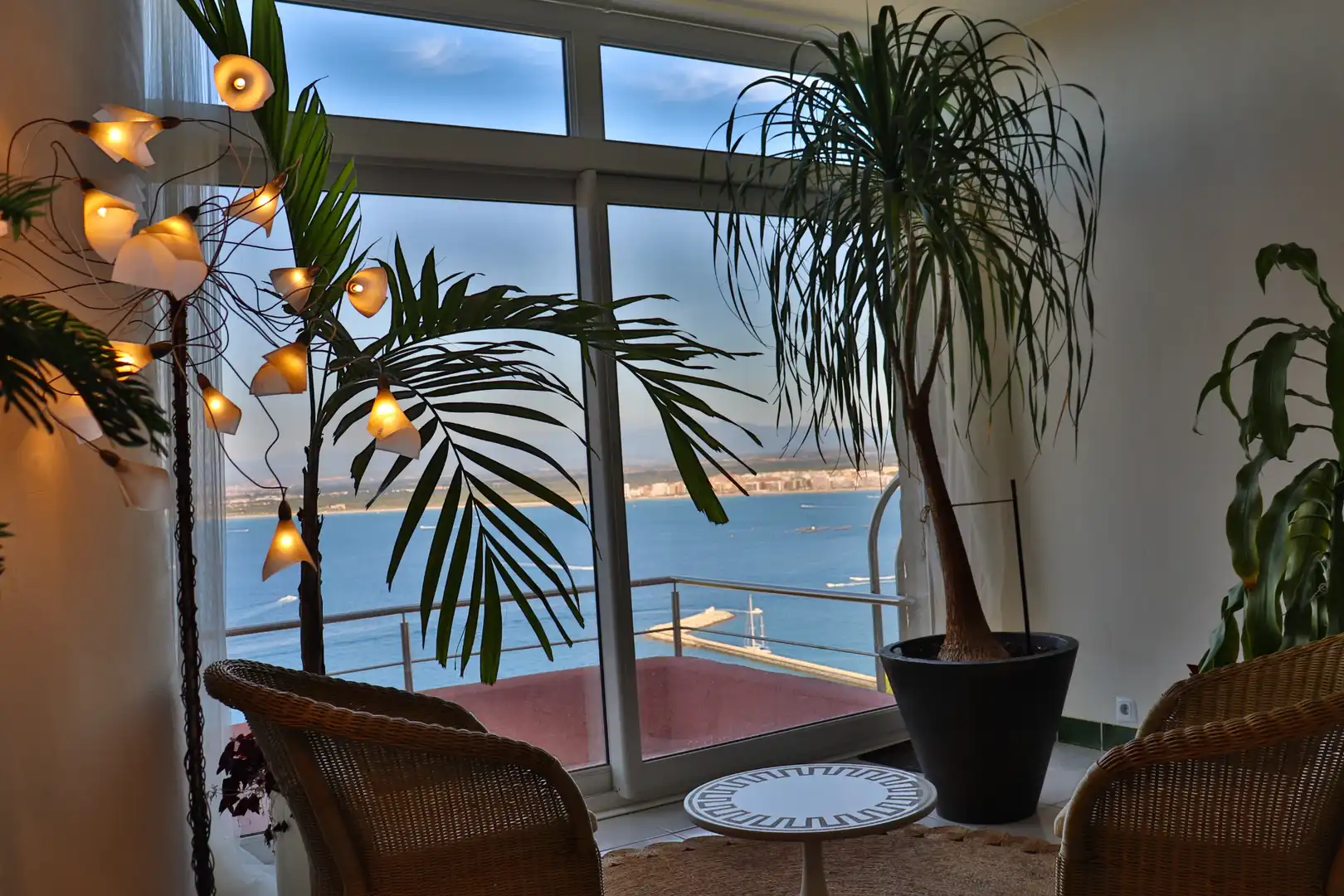 Sala d'estar de Casa o xalet en venda en Roses amb Aire condicionat, Calefacció i Jardí privat