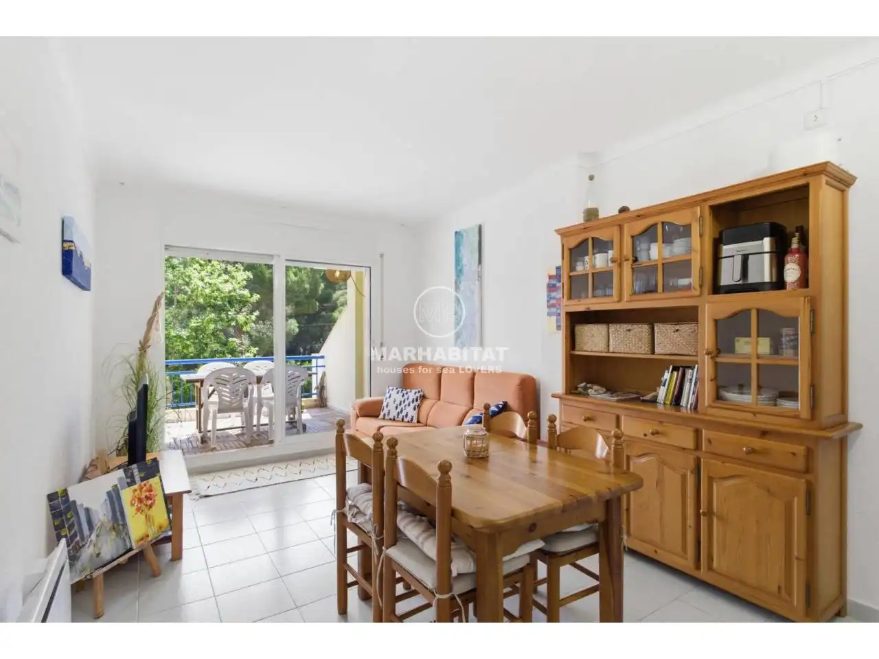 Jardín de Piso en venta en L'Escala con Terraza, Amueblado y Piscina comunitaria