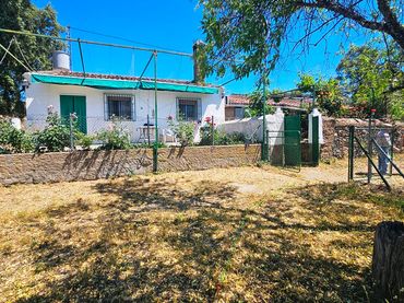 Casa amb piscina en venda a N-433 76
