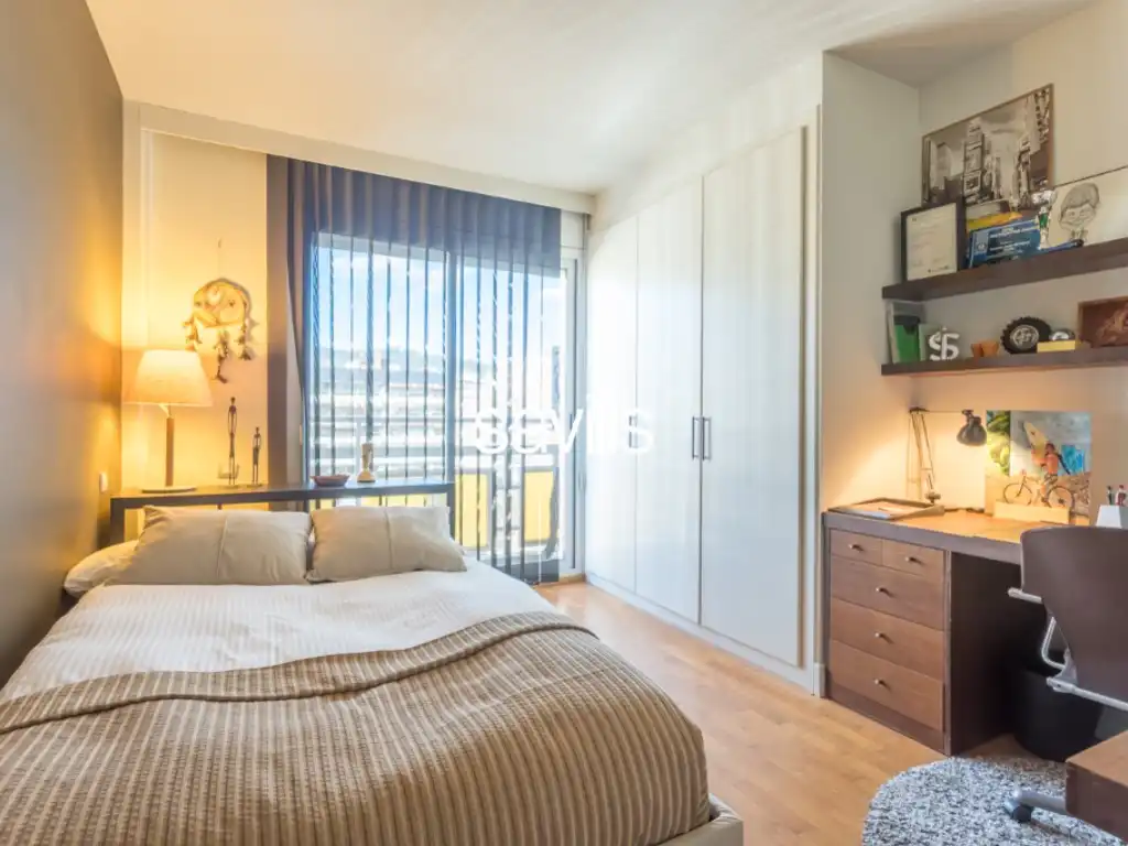 Schlafzimmer von Wohnungen zum Verkauf in Barcelona mit Schwimmbad und Balkon