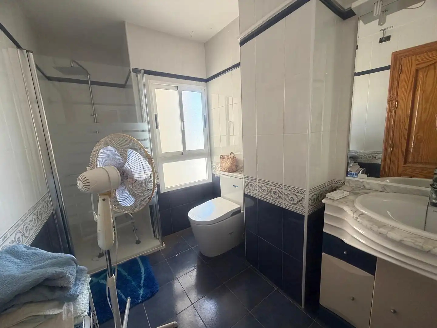Badezimmer von Wohnungen zum Verkauf in Águilas mit Terrasse, Möbliert und Balkon