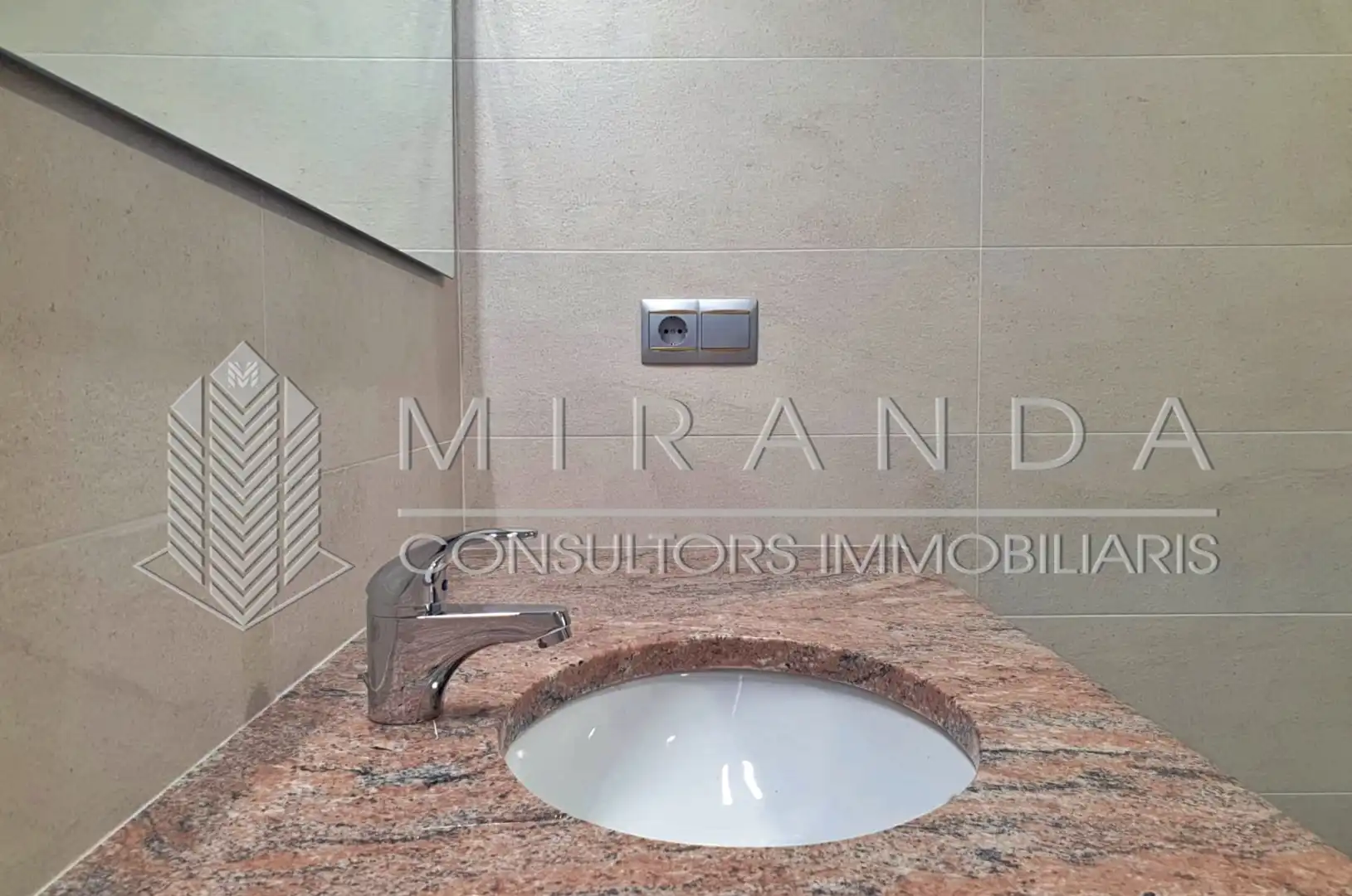 Baño de Piso de alquiler en Granollers con Aire acondicionado, Calefacción y Horno