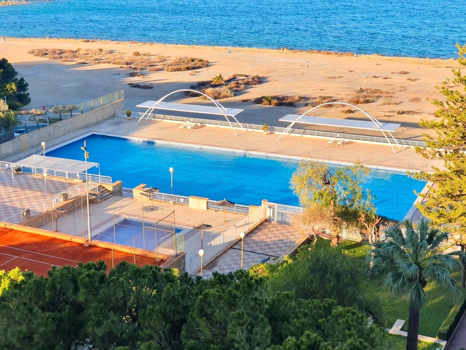 Piscina de Apartament en venda en Alicante / Alacant amb Aire condicionat, Calefacció i Terrassa