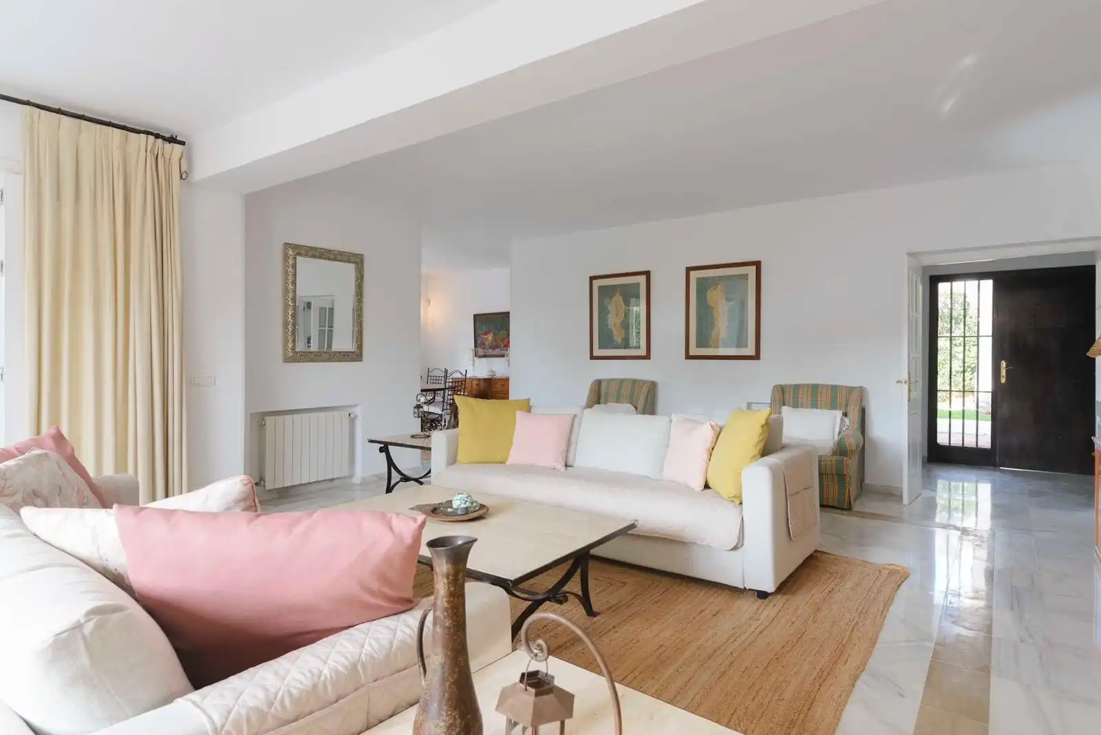 Sala d'estar de Casa o xalet de lloguer en Marbella amb Jardí privat, Terrassa i Piscina