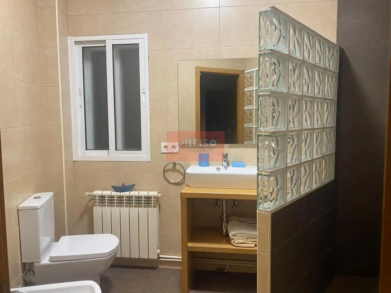 Baño de Apartamento de alquiler en Ourense Capital  con Calefacción y Parquet