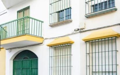 Vista exterior de Casa adosada en venda en La Rinconada amb Terrassa