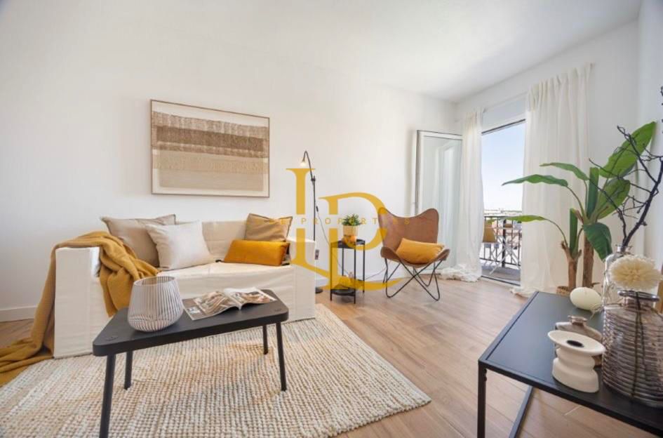 Living room of Flat for sale in Rubí  with Parquet flooring, Terrace and Oven