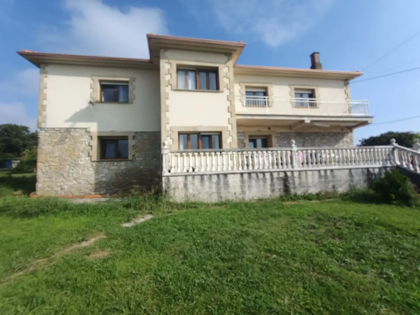 Vista exterior de Casa o chalet en venta en Suances con Terraza y Balcón
