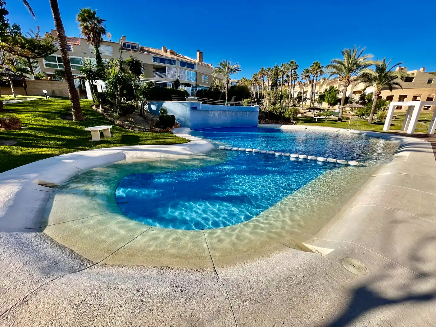 Piscina de Casa adosada en venta en Alicante / Alacant con Aire acondicionado, Jardín privado y Terraza