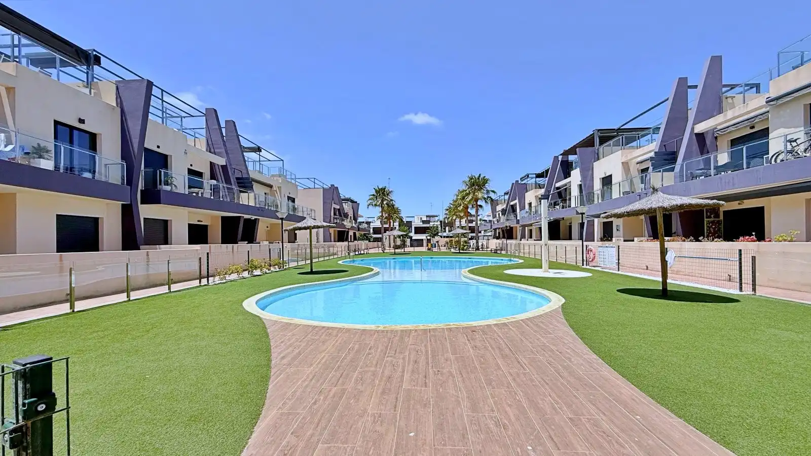 Piscina de Ático en venta en Pilar de la Horadada con Amueblado