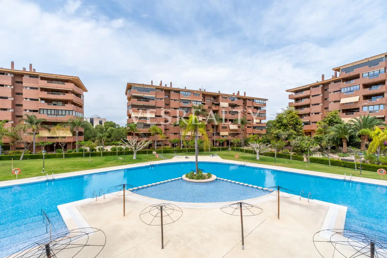 Vista exterior de Pis en venda en Alicante / Alacant amb Aire condicionat, Calefacció i Jardí privat