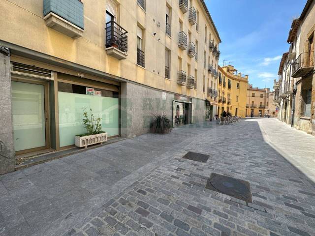 Local comercial en Venta en La Bisbal d'Empordà
