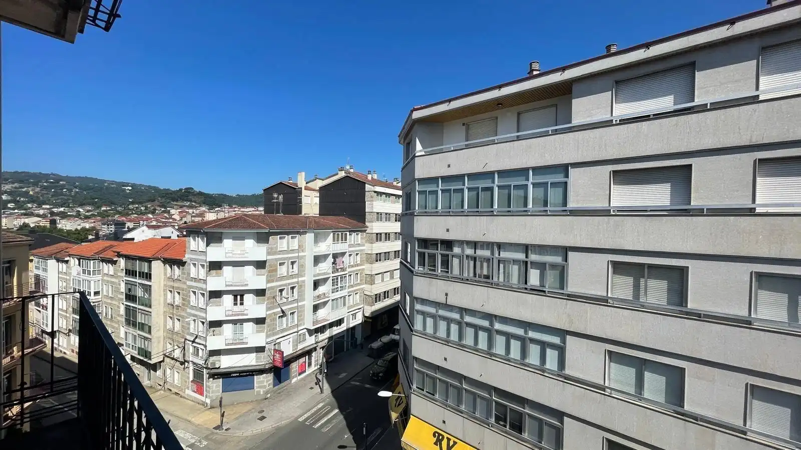 Außenansicht von Wohnung zum Verkauf in Ourense Capital  mit Klimaanlage, Heizung und Privatgarten