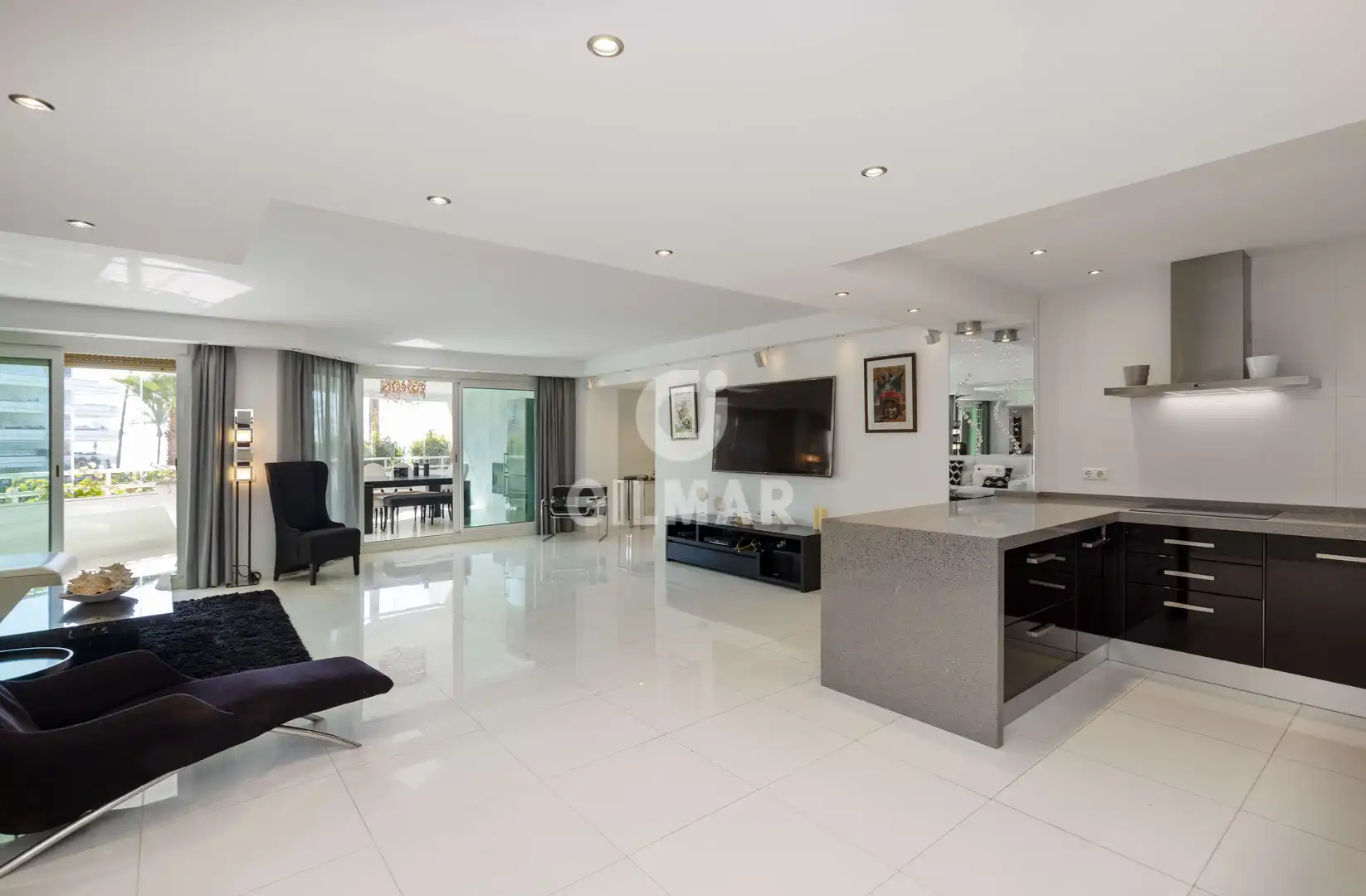 Sala d'estar de Apartament en venda en Marbella amb Calefacció, Jardí privat i Traster