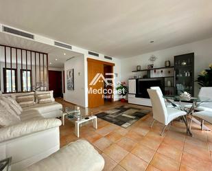 Sala d'estar de Casa adosada en venda en Mojácar amb Aire condicionat, Terrassa i Piscina