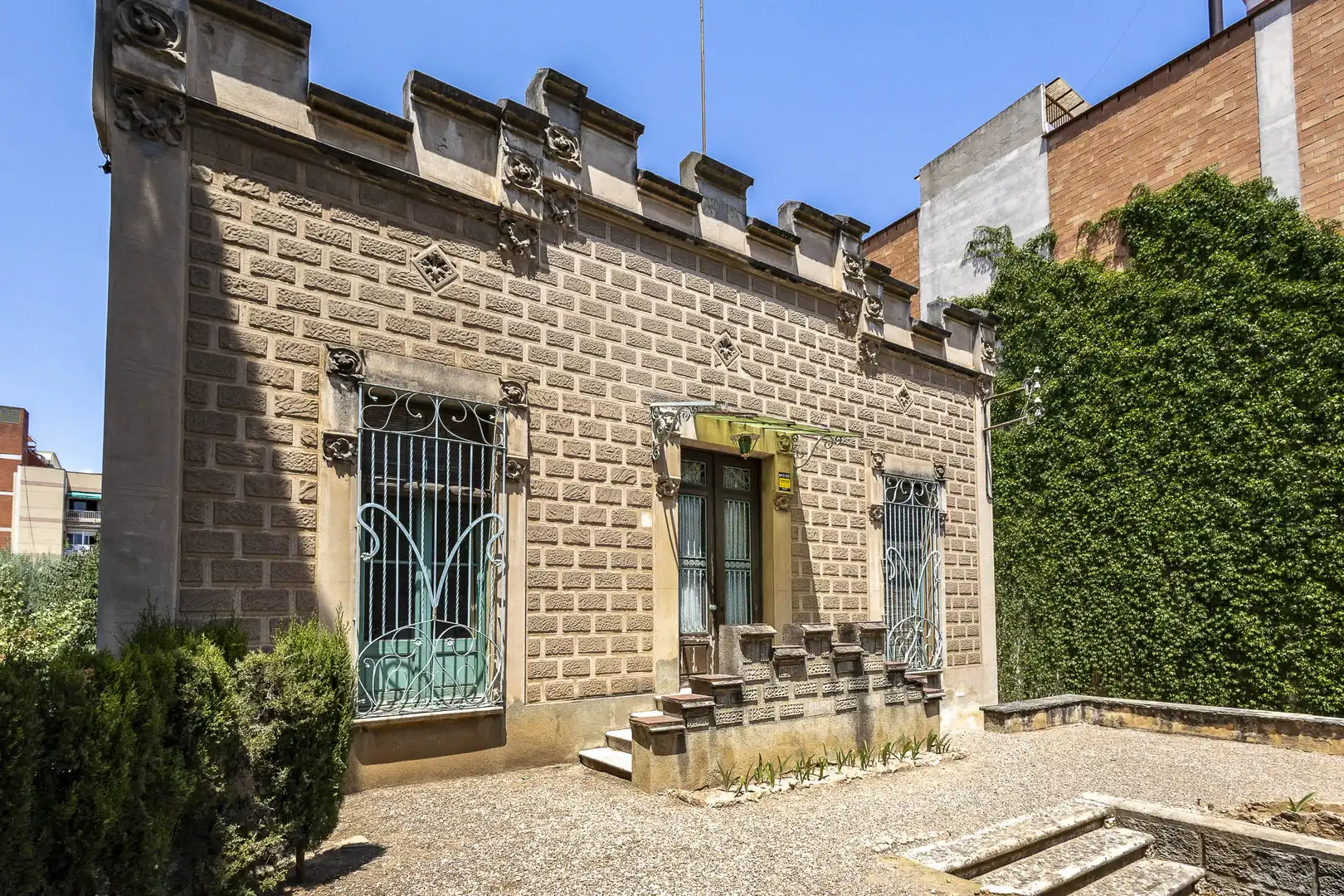 Vista exterior de Edifici en venda en Sant Boi de Llobregat