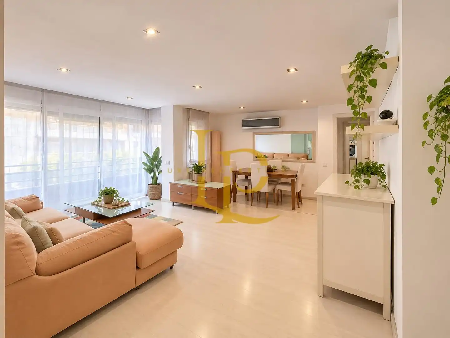 Living room of Flat for sale in Cerdanyola del Vallès  with Air Conditioner, Heating and Oven