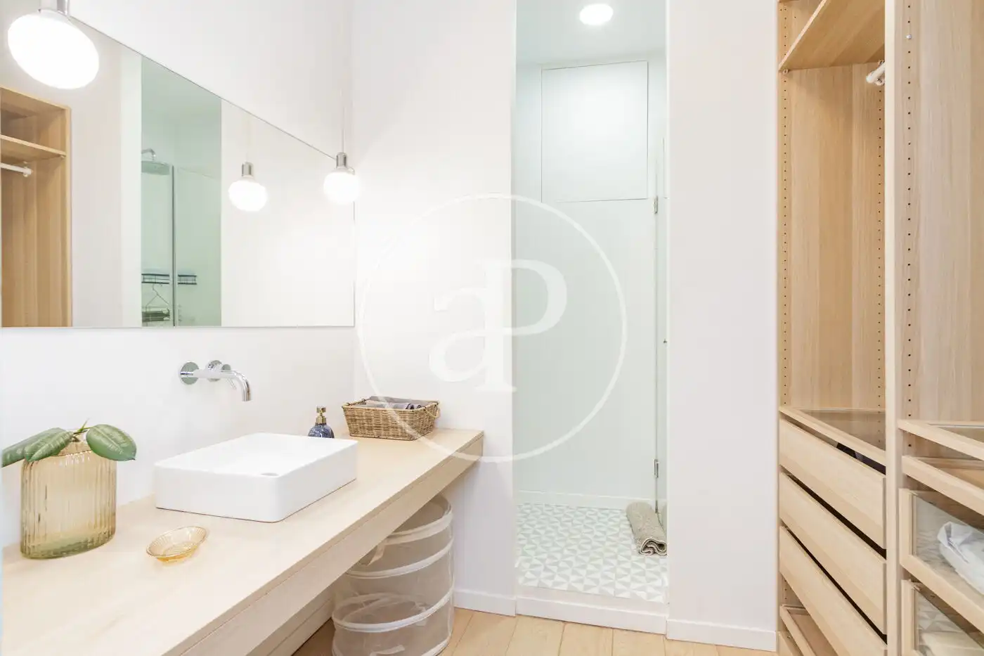 Bathroom of Flat for rent in Madrid  with Air Conditioner, Heating and Furnished