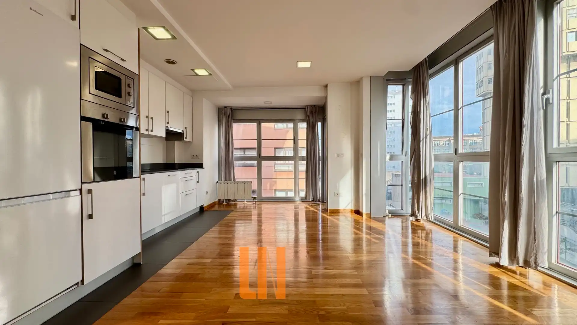 Cocina de Piso en venta en A Coruña Capital  con Calefacción, Trastero y Horno