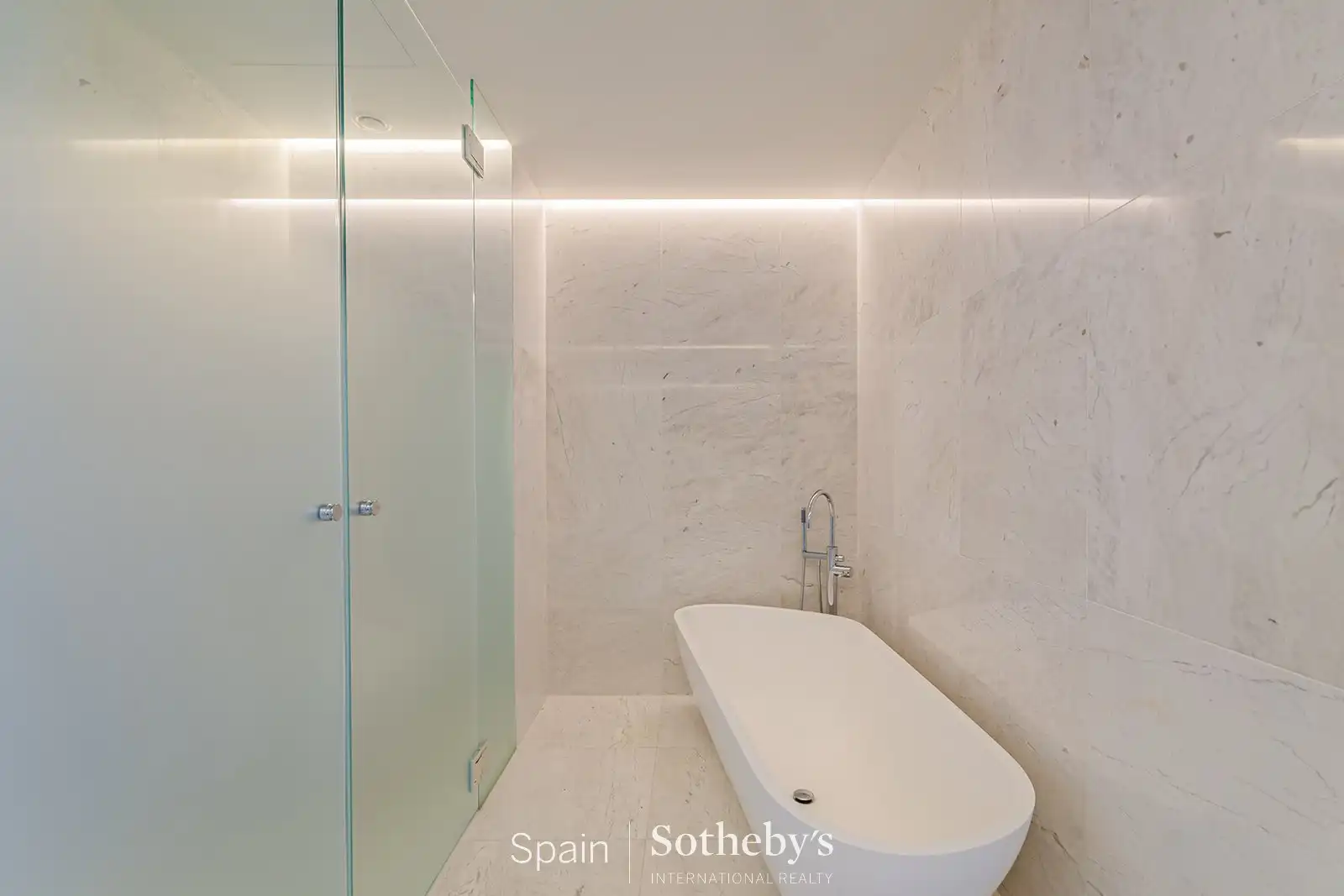 Bany de Apartament en venda en Barcelona amb Calefacció, Terrassa i Traster