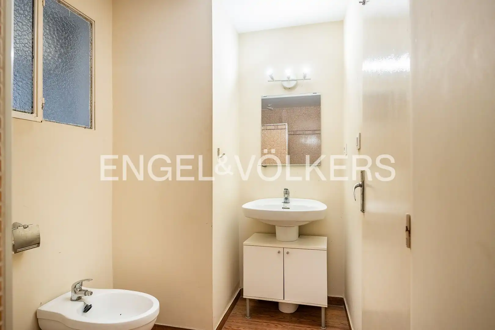 Bathroom of Flat for sale in Sevilla  with Heating, Swimming Pool and Balcony