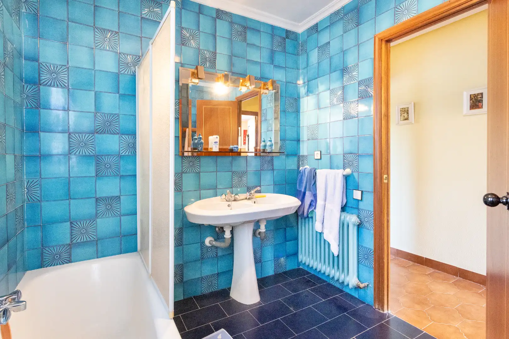 Bathroom of Houses for sale in Villanueva de la Cañada  with Air Conditioner, Heating and Storage room