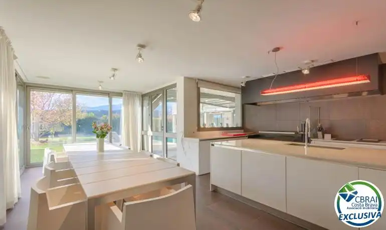 Cuina de Casa o xalet en venda en La Jonquera amb Aire condicionat, Calefacció i Jardí privat