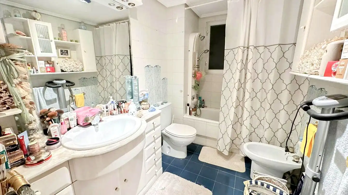 Baño de Piso en venta en  Logroño con Calefacción, Trastero y Balcón