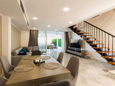 Casa aparellada amb piscina de lloguer a Milla de Oro