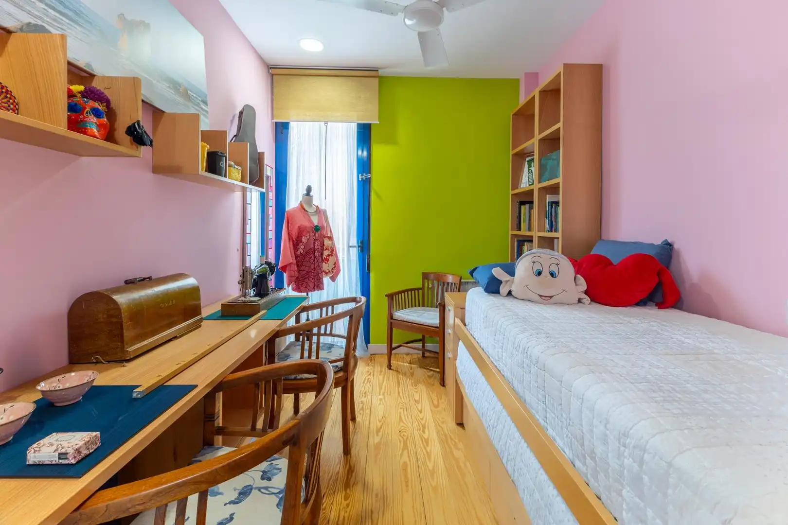 Dormitori de Casa o xalet en venda en Madrid amb Aire condicionat, Calefacció i Jardí privat