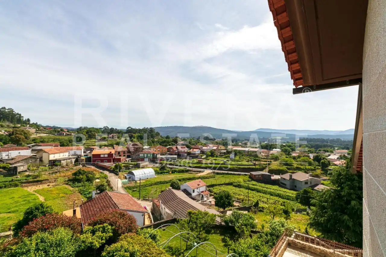 Vista exterior de Casa o chalet en venta en O Rosal   con Calefacción, Jardín privado y Terraza