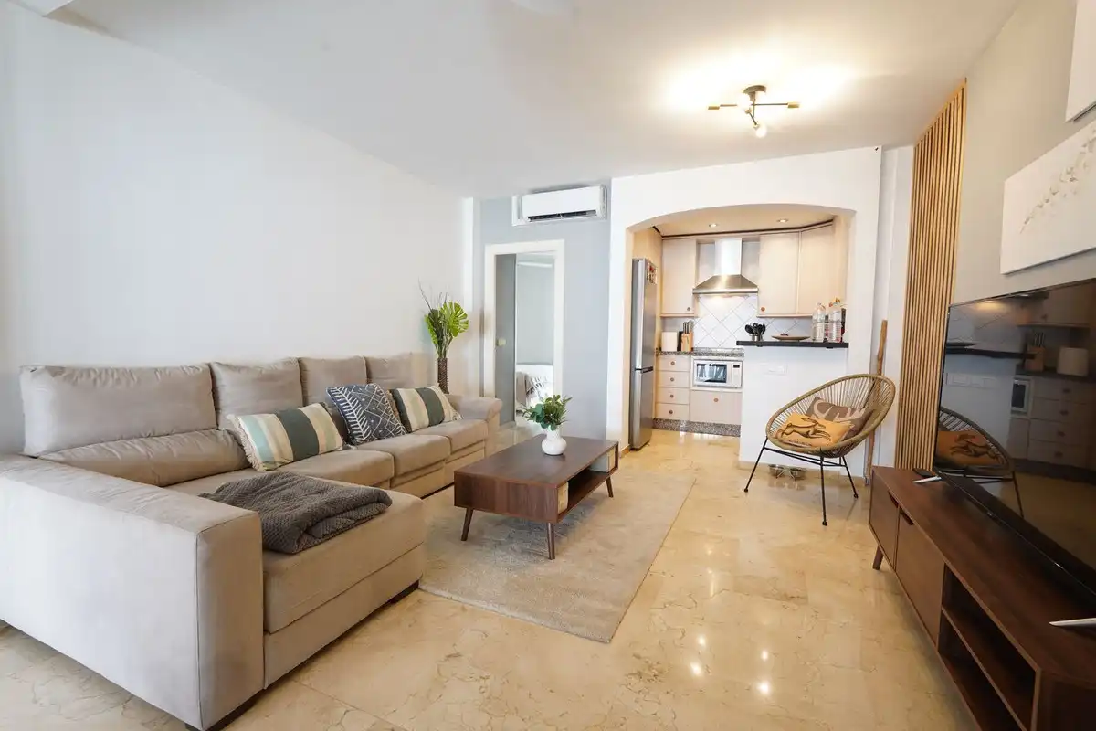 Sala d'estar de Apartament en venda en Estepona amb Calefacció, Jardí privat i Terrassa