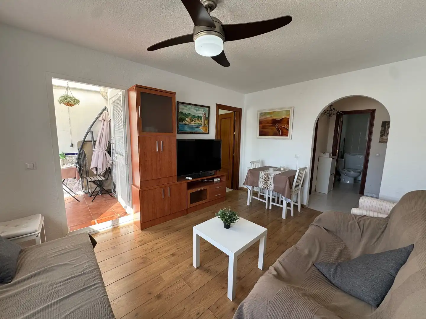 Sala d'estar de Apartament en venda en Torrox amb Terrassa, Moblat i Piscina comunitària