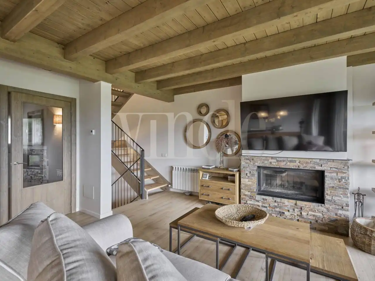 Sala d'estar de Casa adosada en venda en Alp amb Calefacció, Jardí privat i Parquet