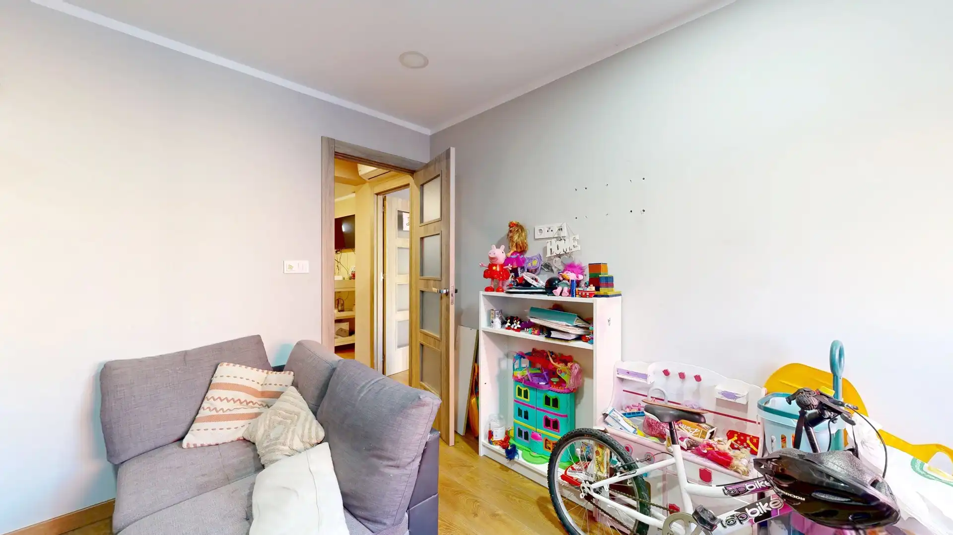 Living room of Flat for sale in Torrent  with Air Conditioner, Private garden and Balcony