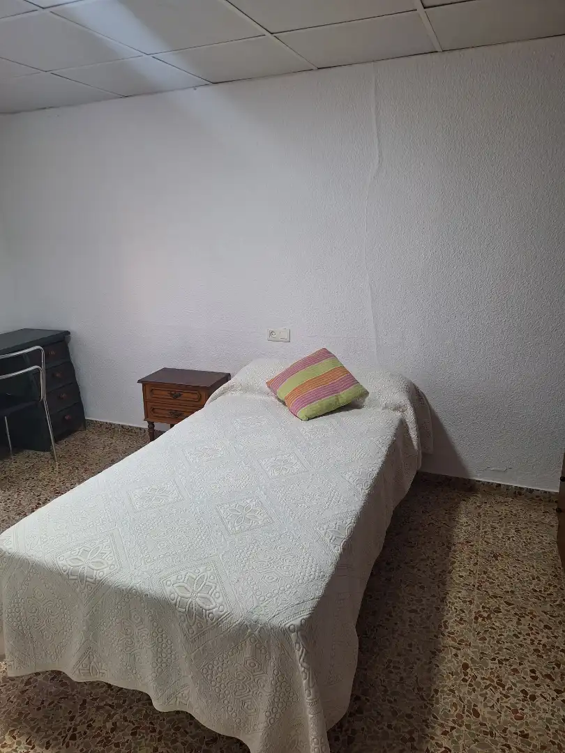 Schlafzimmer von Einfamilien-Reihenhaus zum Verkauf in Granada mit Terrasse, Möbliert und Ofen