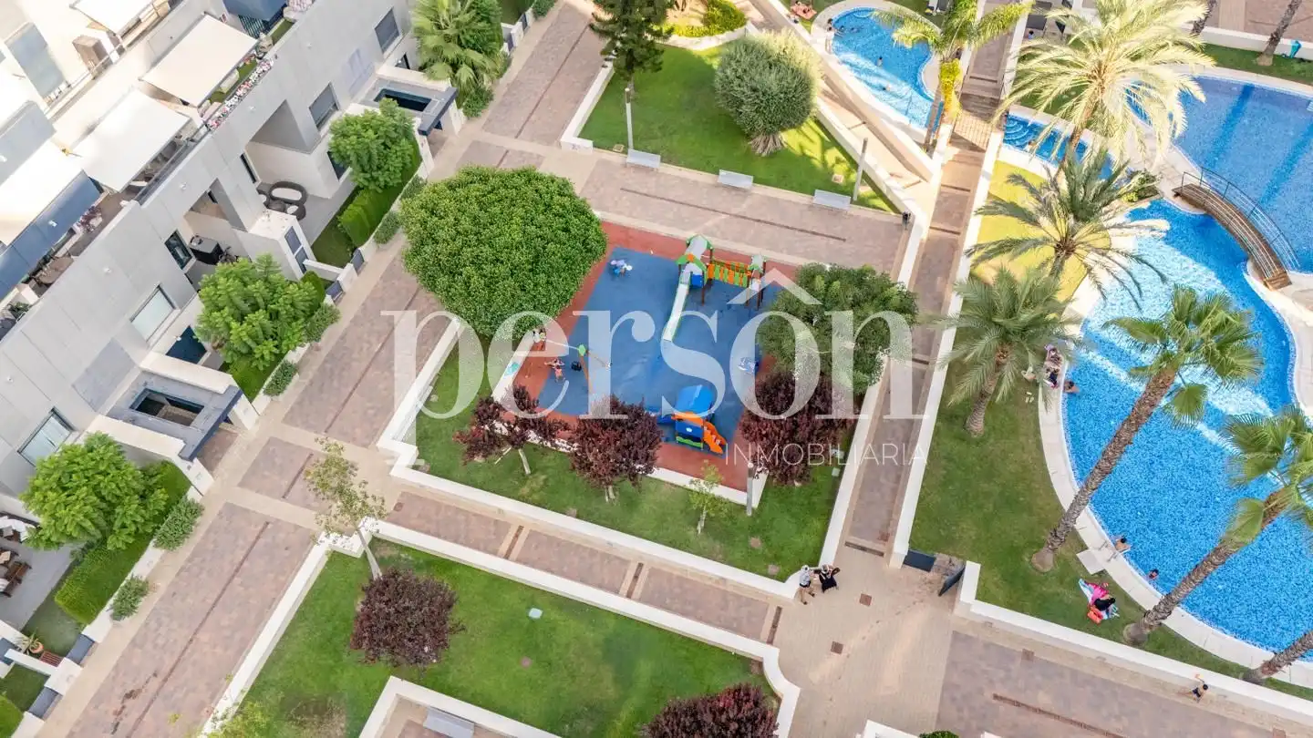 Piscina de Piso en venta en Valencia con Aire acondicionado, Calefacción y Amueblado