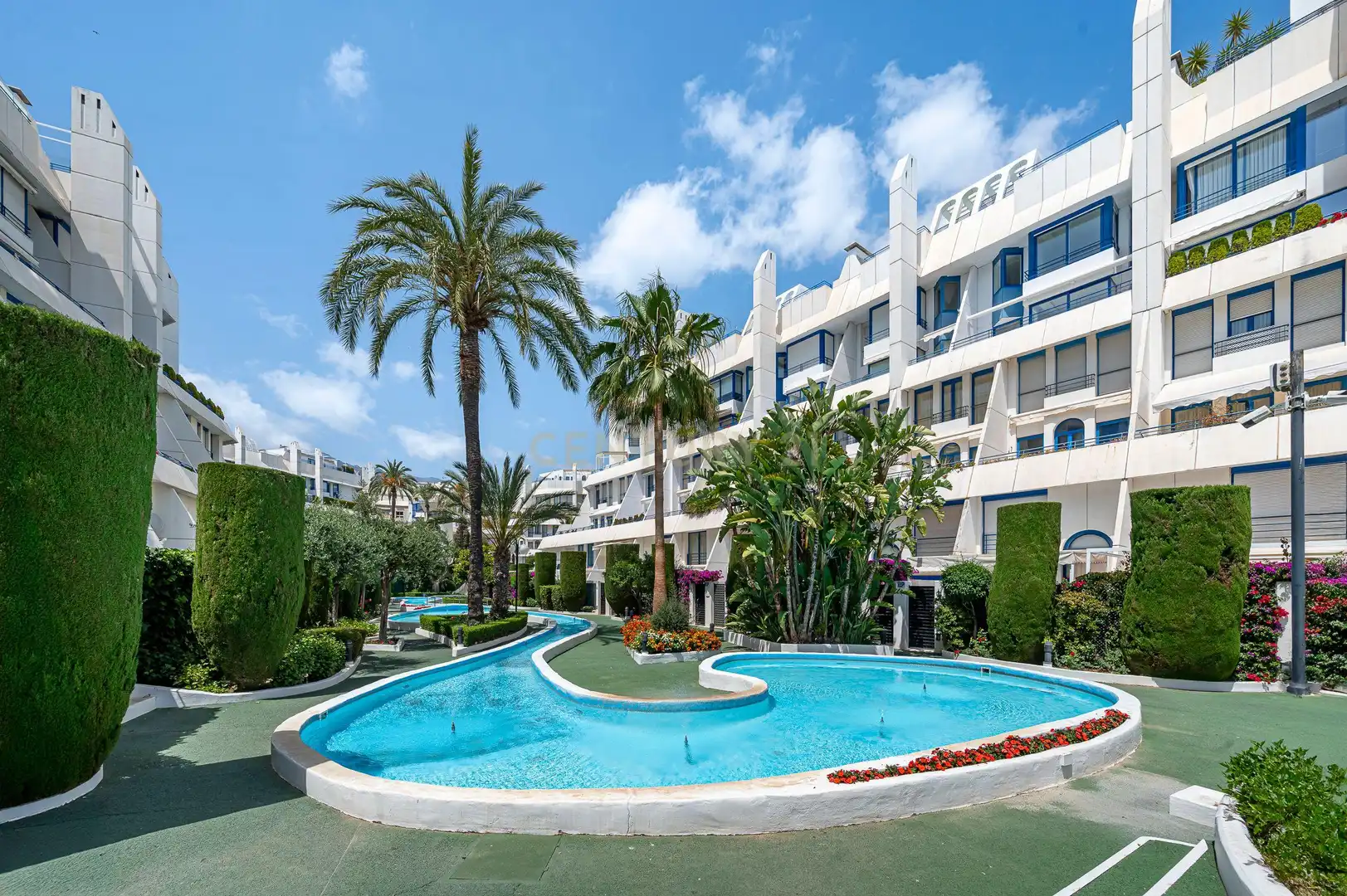 Vista exterior de Dúplex en venta en Marbella con Aire acondicionado, Jardín privado y Trastero
