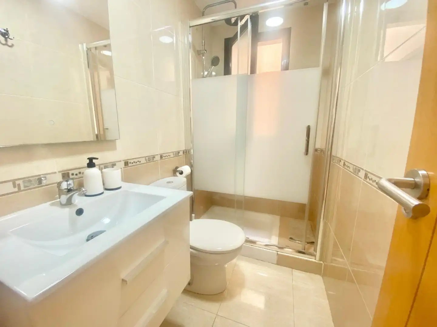 Bany de Apartament de lloguer en El Campello amb Piscina, Moblat i Rentadora