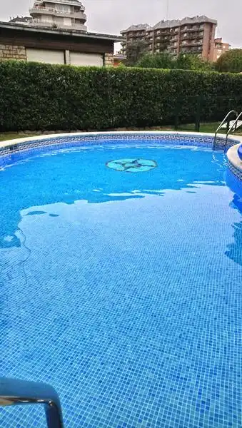 Schwimmbecken von Haus oder Chalet zur Miete in Castro-Urdiales mit Heizung, Privatgarten und Terrasse