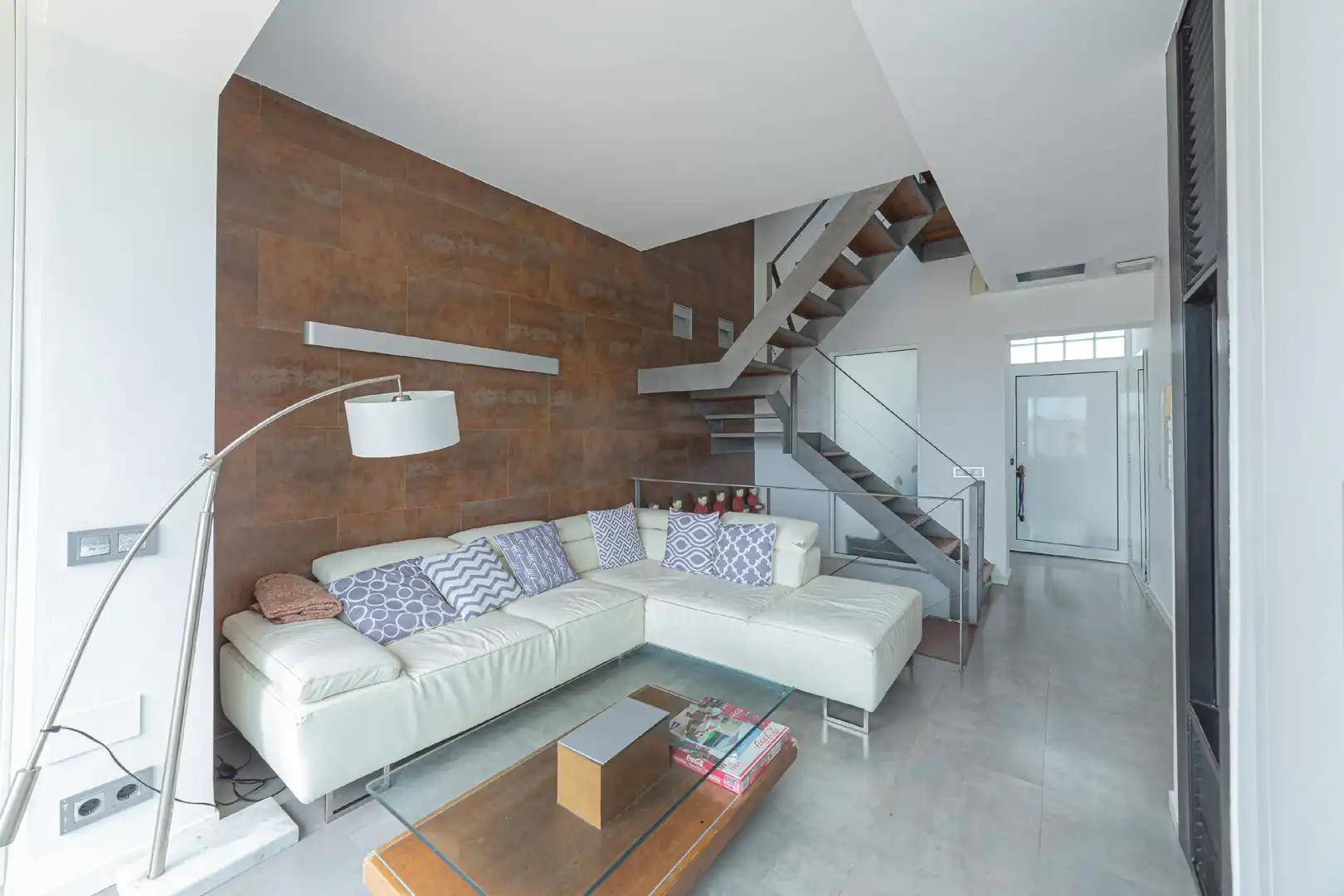 Sala de estar de Casa adosada en venta en Barcelona con Aire acondicionado, Calefacción y Jardín privado