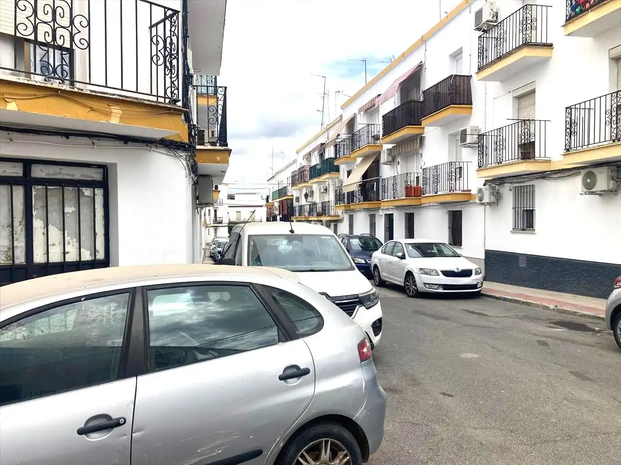 Außenansicht von Wohnungen zum Verkauf in Lora del Río