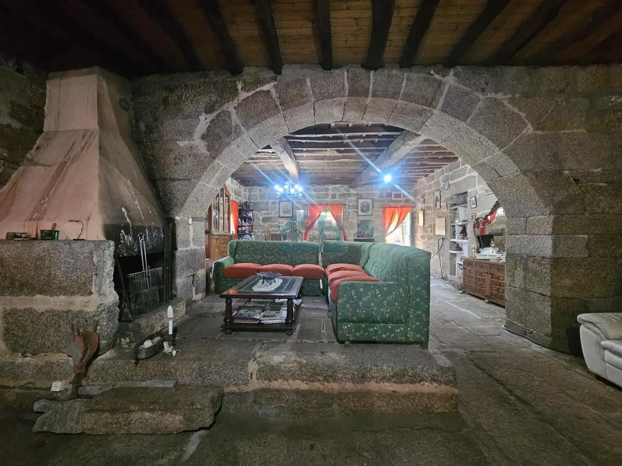Sala de estar de Finca rústica en venta en Beade  con Jardín privado y Amueblado