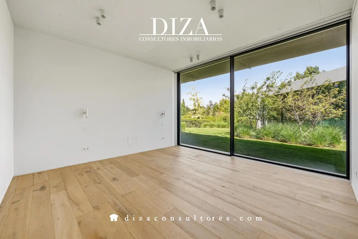 Vista exterior de Casa o chalet en venta en Pozuelo de Alarcón con Aire acondicionado, Calefacción y Jardín privado