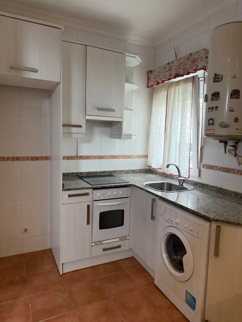 Cocina de Piso en venta en Gijón  con Trastero y Amueblado